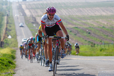 KRISTIN ARMSTRONG leads Women 1/2 pack on first lap