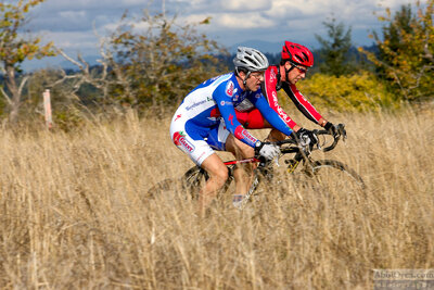 Andy Jacques-Maynes, Specialized, and Tim Johnson, Cyclocrossworld.com, battle through the field