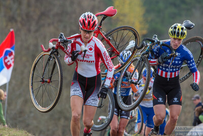 Lyne Bessette, Cyclocrossworld.com leads Katie Compton, Spike-Primus Mootry up the "Knapp Time" run-up
